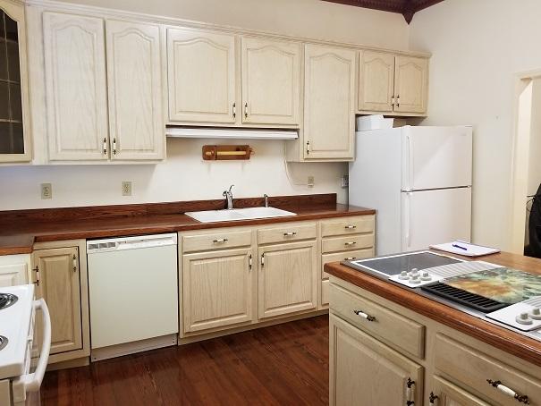 2407 4 Holes Road Orangeburg, SC 29115 - Photo 11 of 27 Kitchen with Cook Top in Island