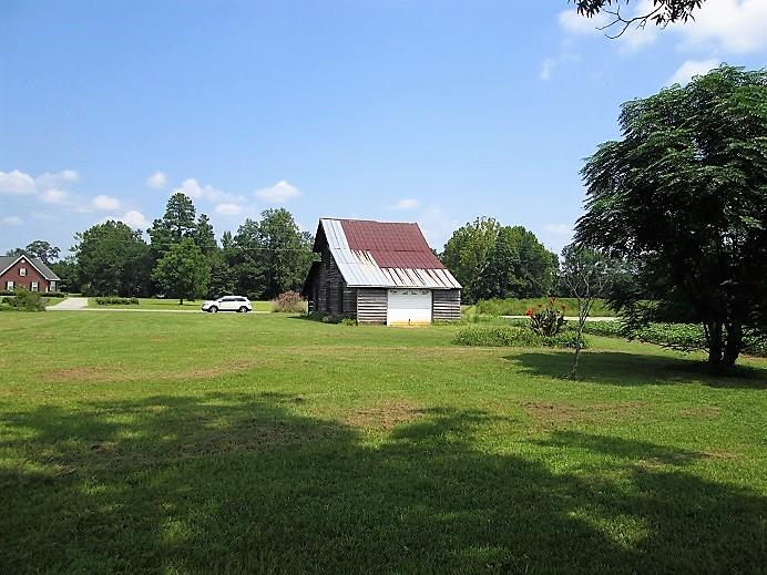 2407 4 Holes Road Orangeburg, SC 29115 - Photo 25 of 27 Barn, view 2