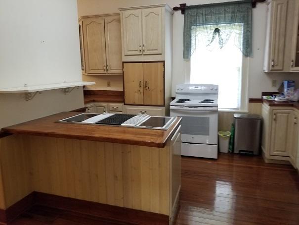 2407 4 Holes Road Orangeburg, SC 29115 - Photo 10 of 27 Kitchen with Breakfast Bar