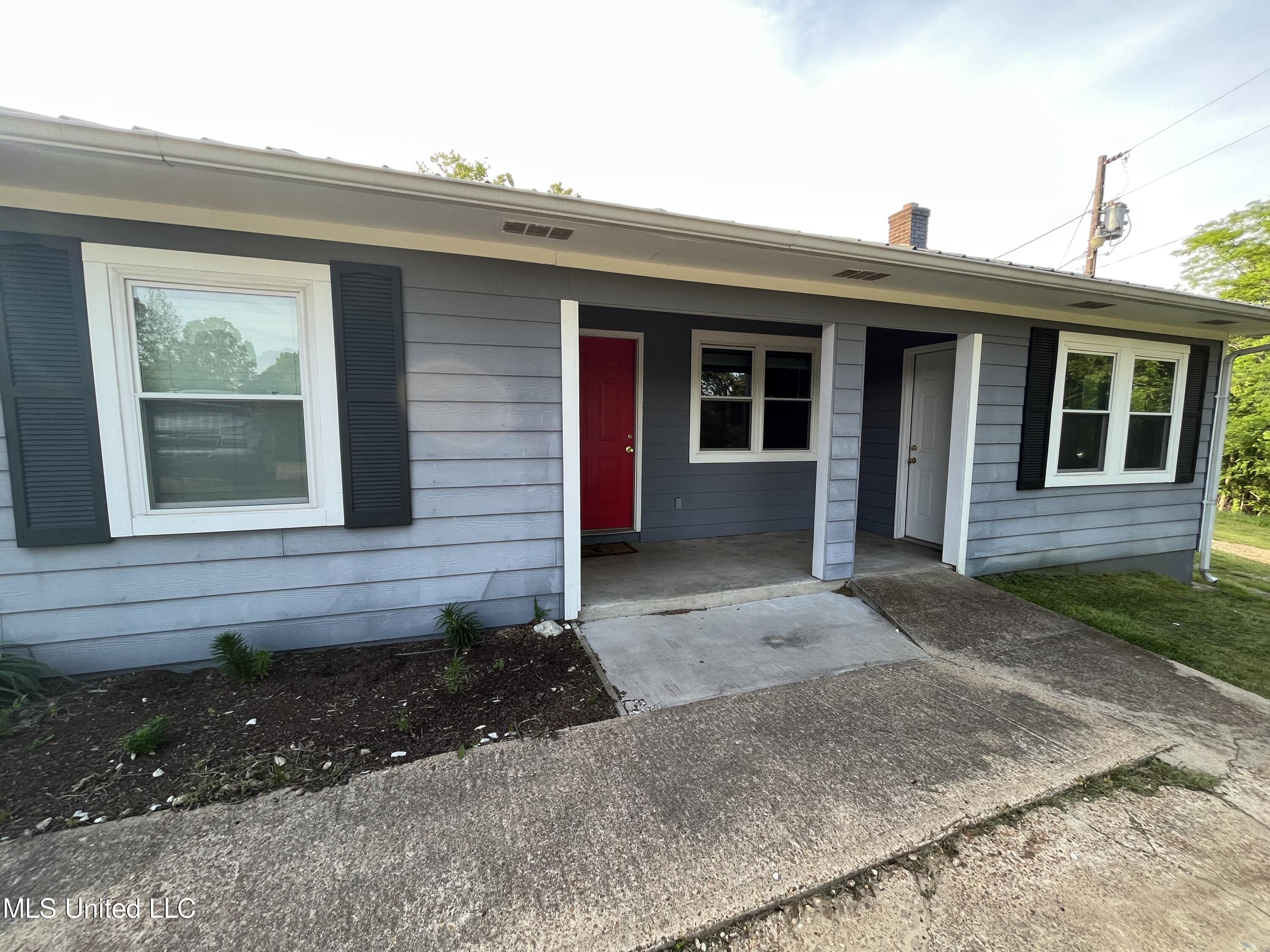 15514 Browns Ferry Road Sarah, MS 38665 - Photo 2 of 16 FCAE119A-AA99-4B00-A16F-C20E35573E85