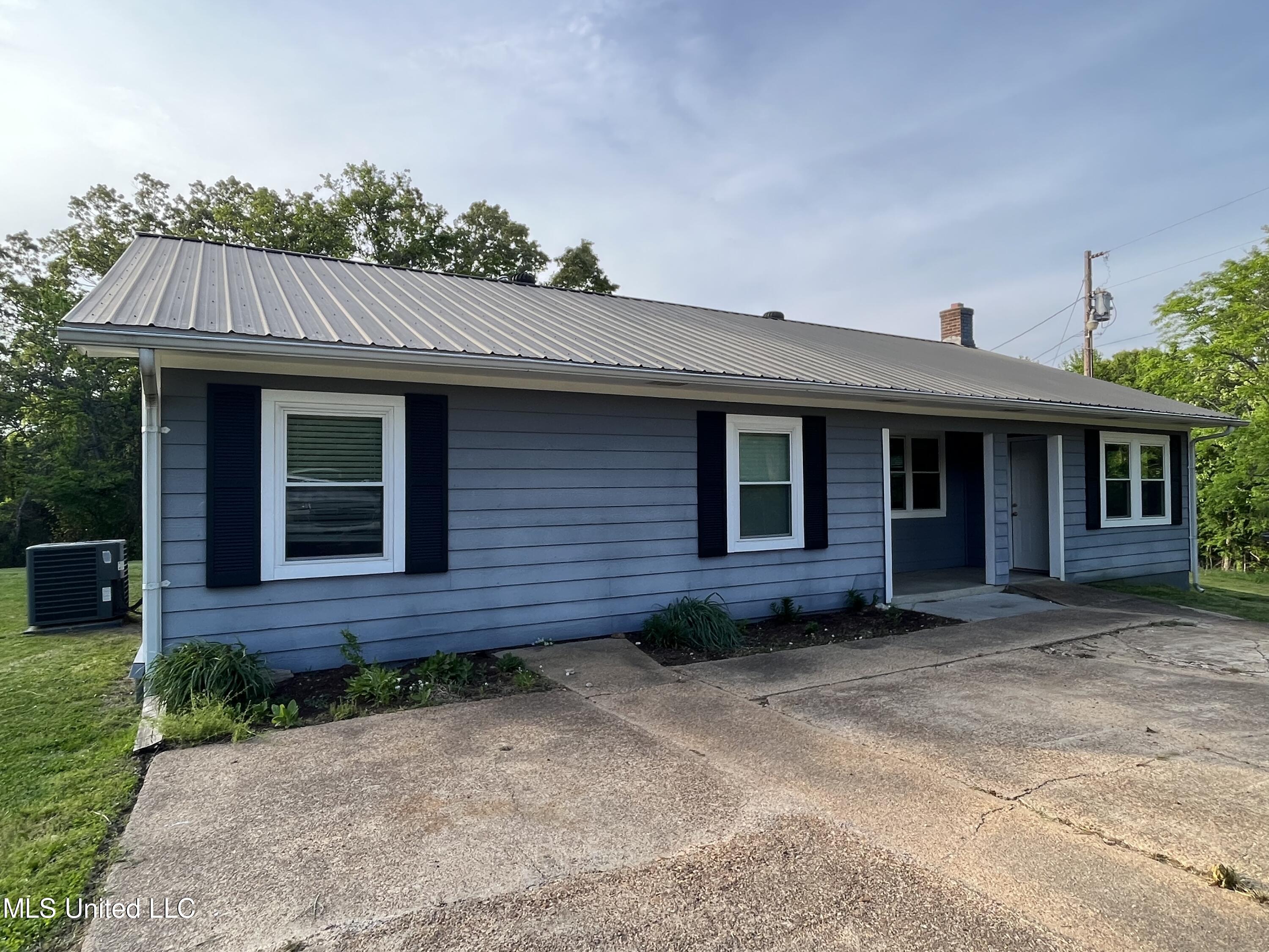 15514 Browns Ferry Road Sarah, MS 38665 - Photo 3 of 16 11BB9C83-FAB0-4428-AC1C-4B87C7E30B0D