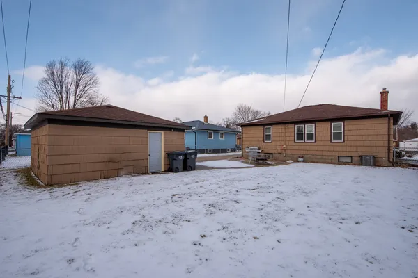 $215,800 | 827 East 160th Place, South Holland, IL 60473