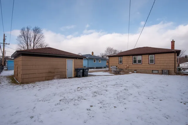 $219,900 | 827 East 160th Place, South Holland, IL 60473