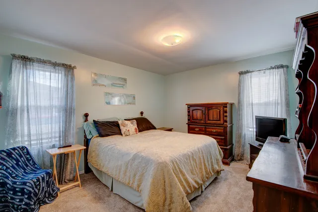 $219,900 | 827 East 160th Place, South Holland, IL 60473