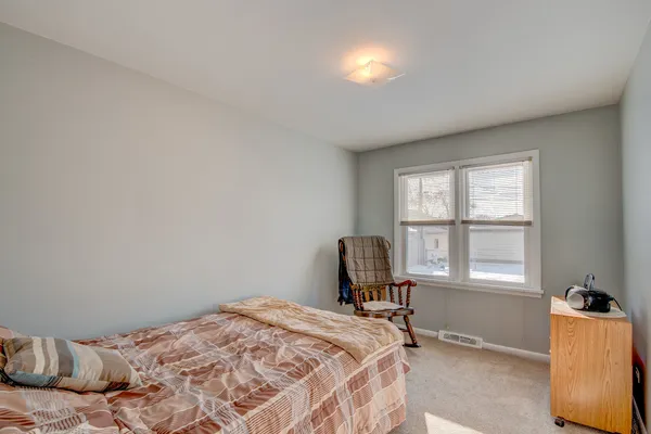 $215,800 | 827 East 160th Place, South Holland, IL 60473
