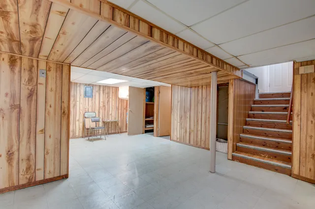 $219,900 | 827 East 160th Place, South Holland, IL 60473