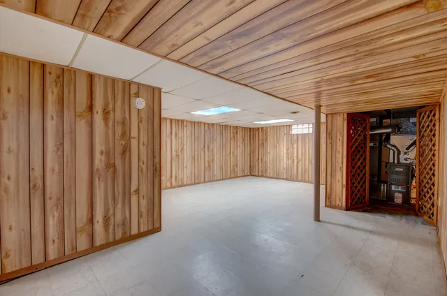 $219,900 | 827 East 160th Place, South Holland, IL 60473