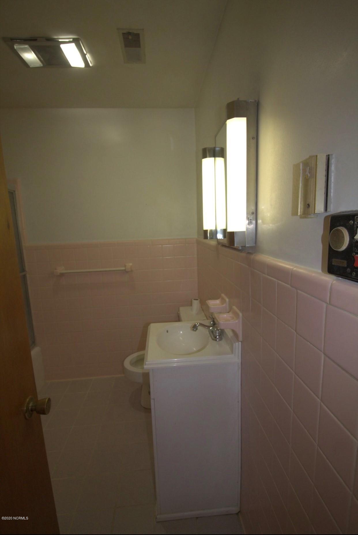 123 Sunset Road Wallace, NC 28466 - Photo 8 of 14 Bath2