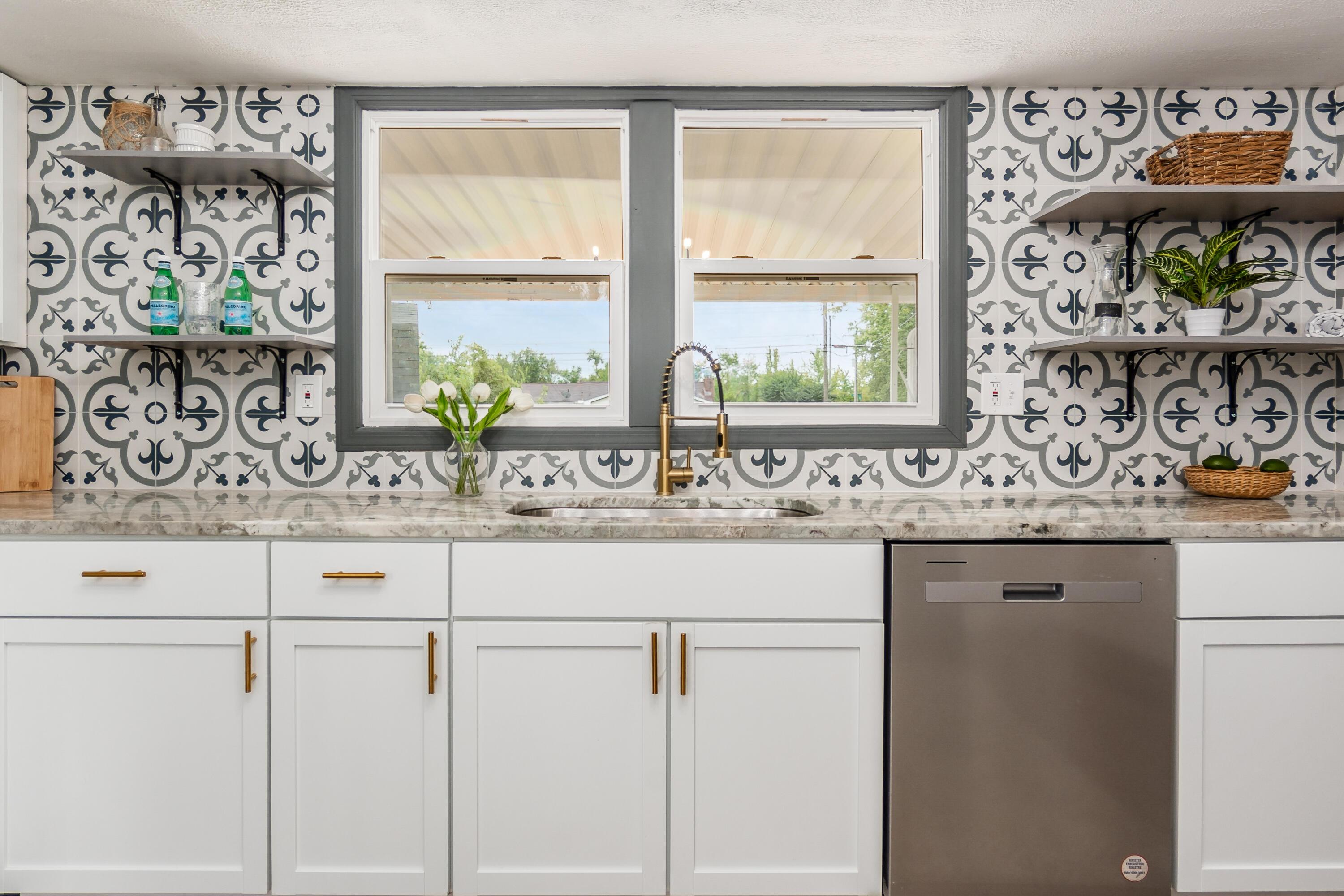 687 Colton Road Columbus, OH 43207 - Photo 11 of 53 Kitchen