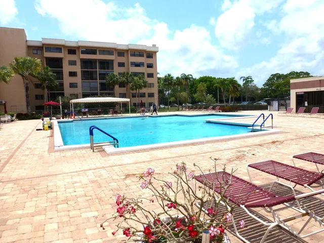 $111,900 | 7586 Tahiti Lane, Unit 201, Lake Worth, FL 33467