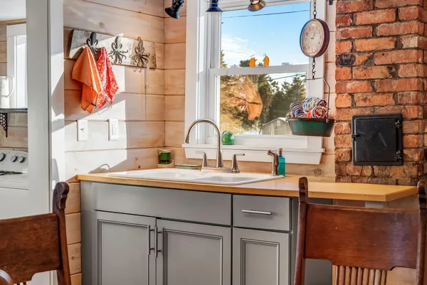 $389,000 | 672 Spruce Head Road, South Thomaston, ME 04858