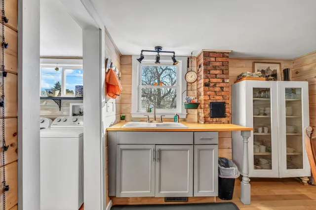 $389,000 | 672 Spruce Head Road, South Thomaston, ME 04858