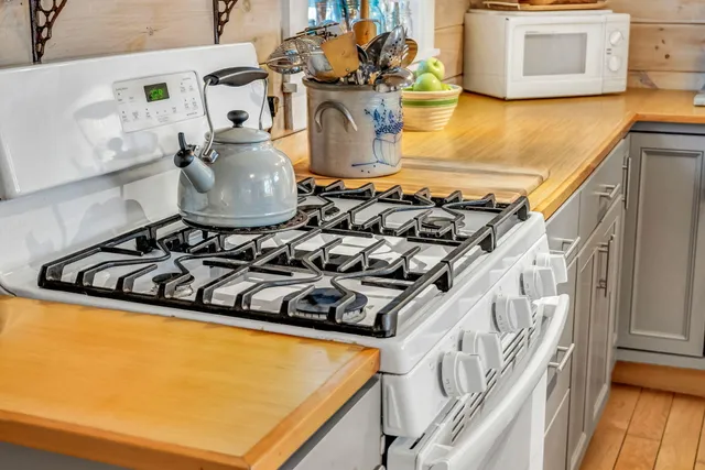 $389,000 | 672 Spruce Head Road, South Thomaston, ME 04858