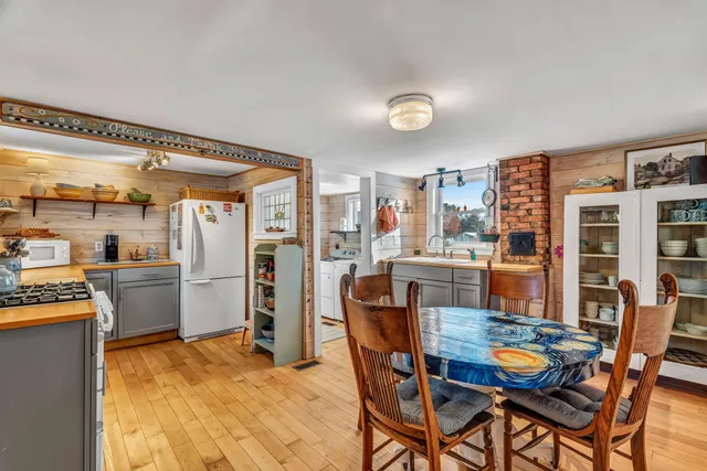 $389,000 | 672 Spruce Head Road, South Thomaston, ME 04858