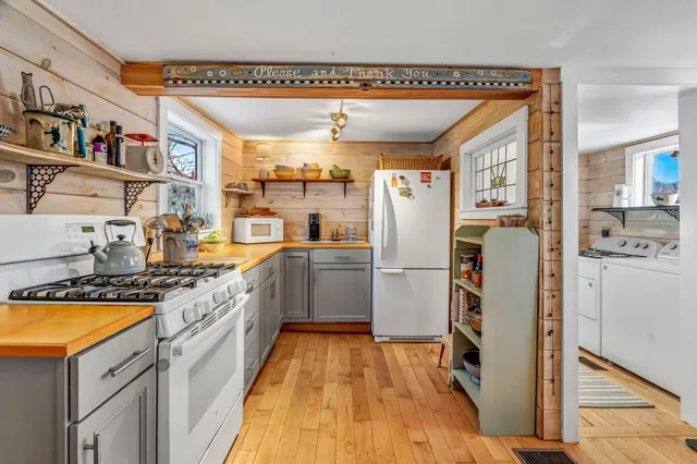 $389,000 | 672 Spruce Head Road, South Thomaston, ME 04858