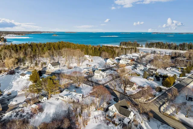 $389,000 | 672 Spruce Head Road, South Thomaston, ME 04858