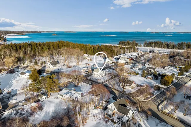 $389,000 | 672 Spruce Head Road, South Thomaston, ME 04858