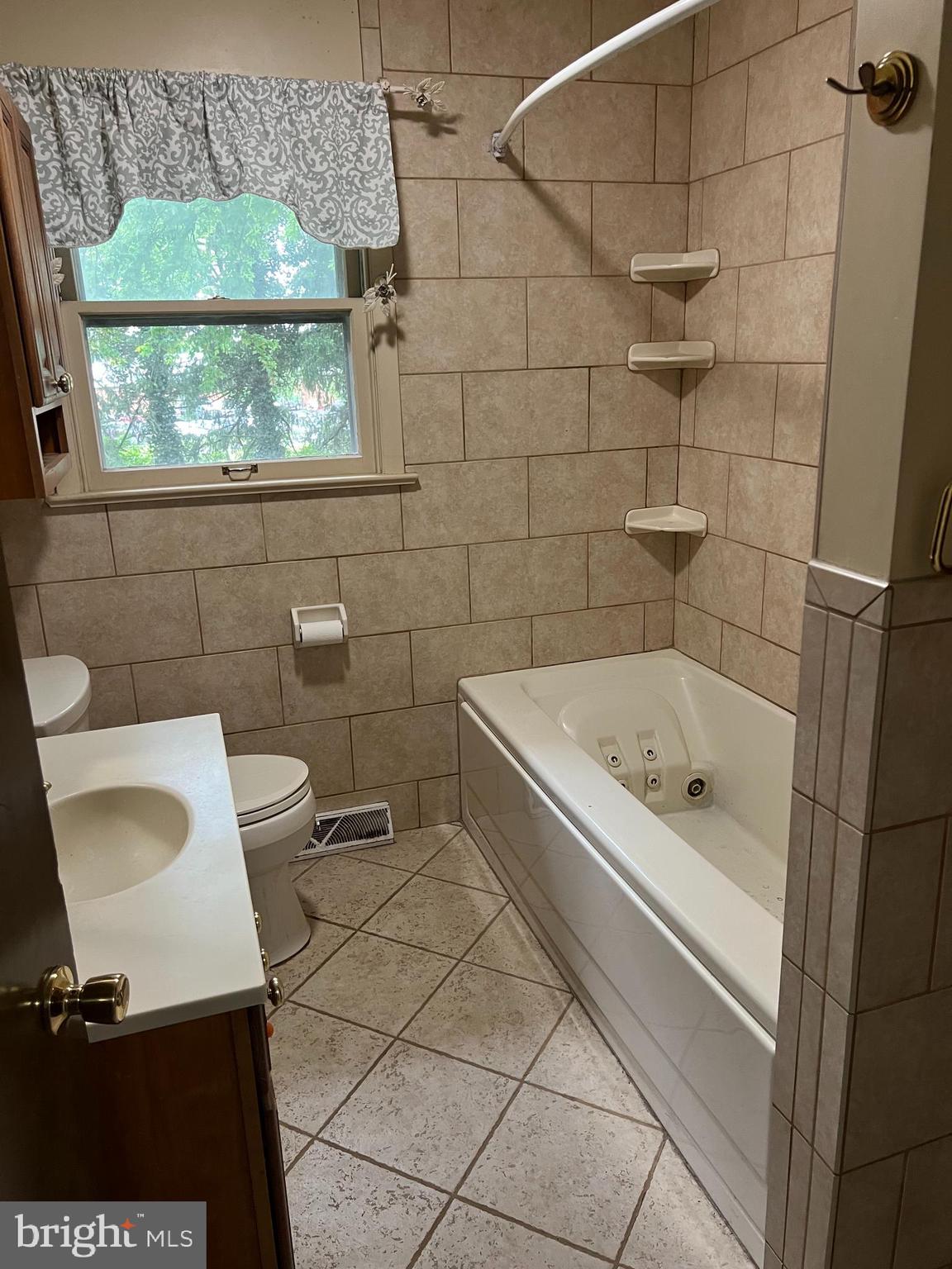 468 Biscayne Road Lancaster, PA 17601 - Photo 8 of 11 Gallery Image 8