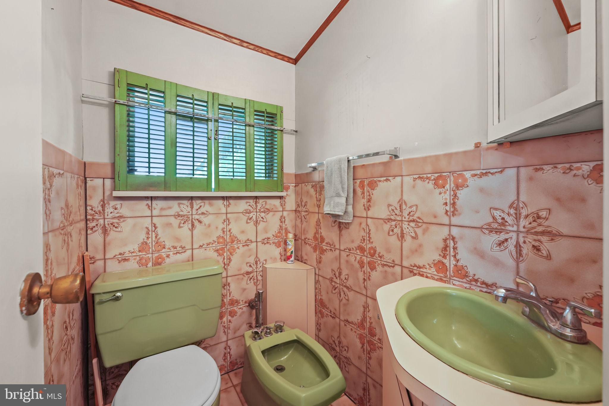 31 East Gravers Lane Philadelphia, PA 19118 - Photo 19 of 35 Powder Room