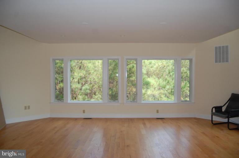 5415 Ragged Point Road Cambridge, MD 21613 - Photo 2 of 30 Living Room
