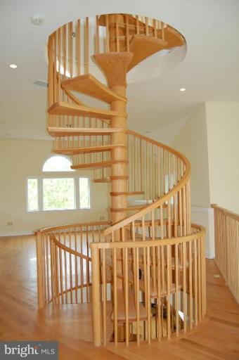 5415 Ragged Point Road Cambridge, MD 21613 - Photo 14 of 30 Staircase