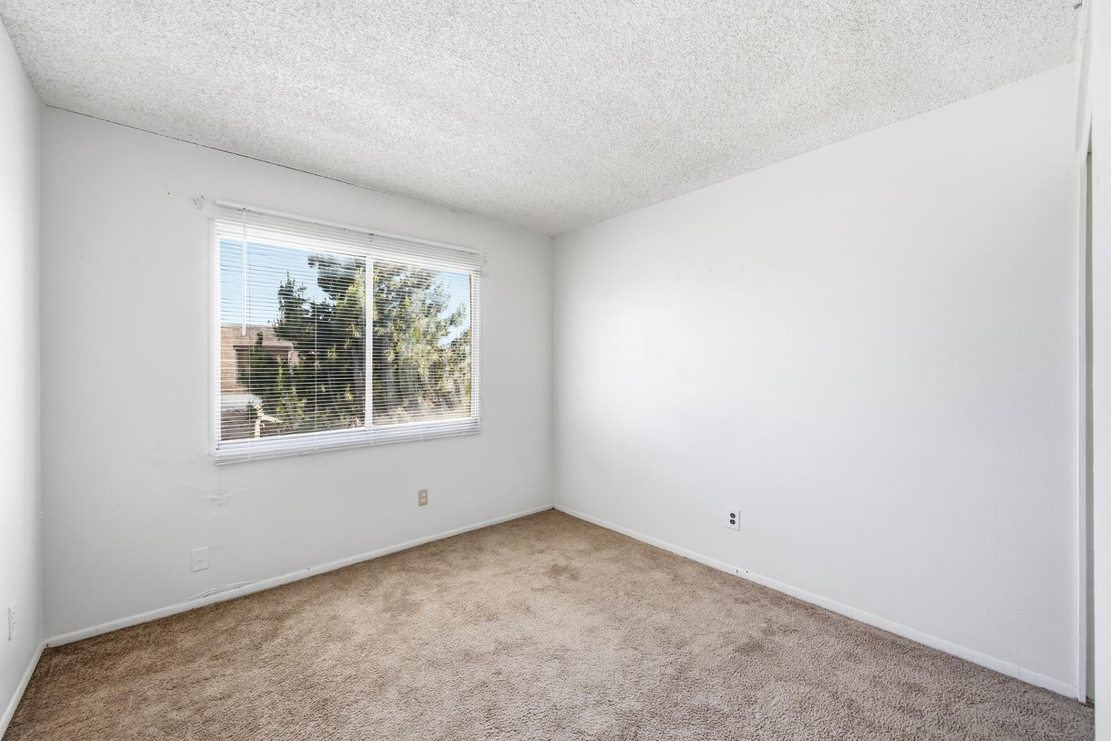 6705 West Devonshire Avenue Phoenix, AZ 85033 - Photo 3 of 11 an empty room with a window