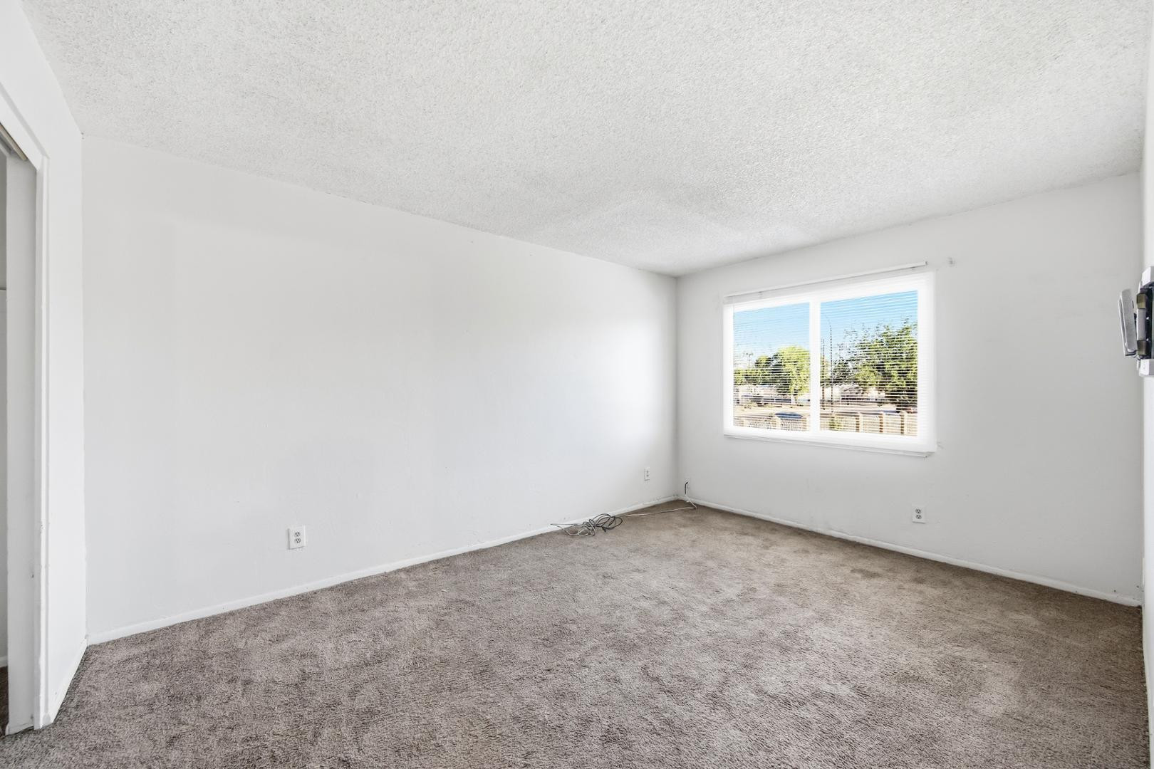 6705 West Devonshire Avenue Phoenix, AZ 85033 - Photo 4 of 11 an empty room with windows