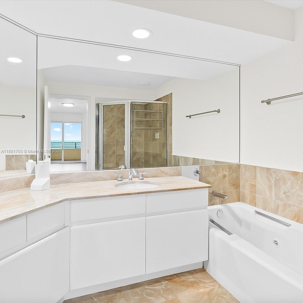 888 Brickell Key Drive, Unit 2510 Miami, FL 33131 - Photo 16 of 22 a bathroom with a tub a sink and mirror