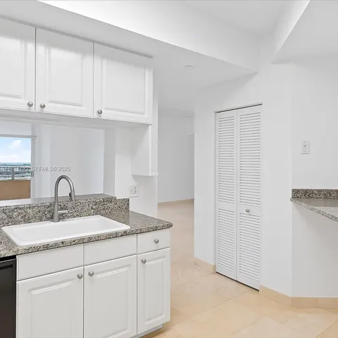 $4,500 | 888 Brickell Key Drive, Unit 2510, Miami, FL 33131