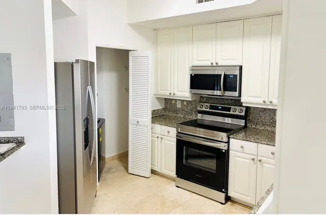 $4,500 | 888 Brickell Key Drive, Unit 2510, Miami, FL 33131