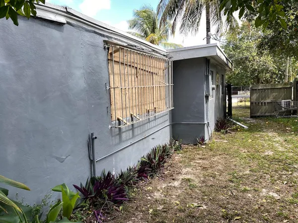 $2,300 | 12920 Westview Drive, Unit 1, Miami, FL 33167