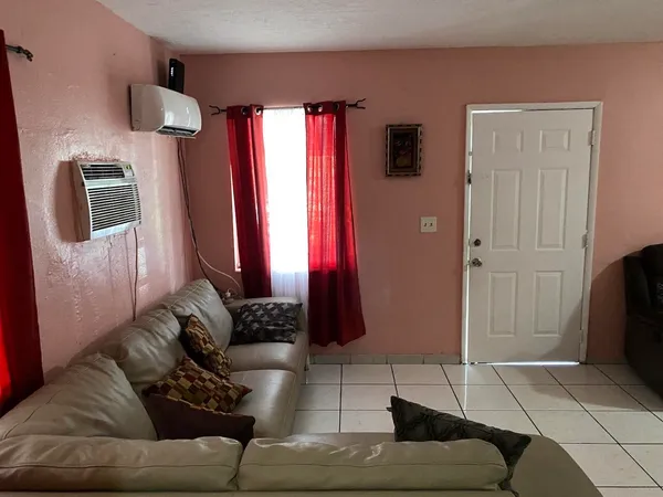 $2,300 | 12920 Westview Drive, Unit 1, Miami, FL 33167