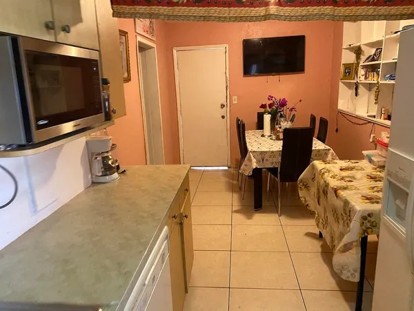 $2,300 | 12920 Westview Drive, Unit 1, Miami, FL 33167