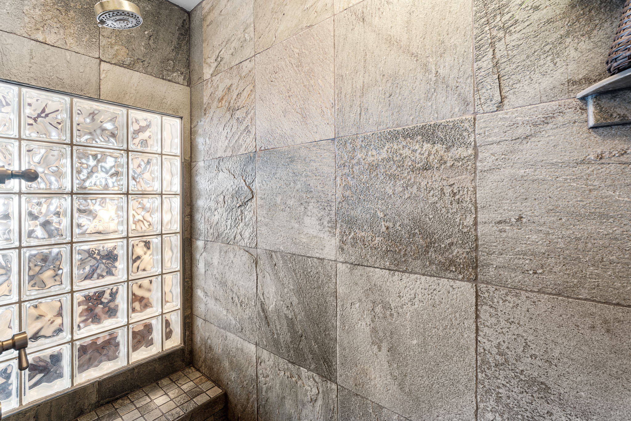 78-6960-a Walua Road Kailua-Kona, HI 96740 - Photo 18 of 29 a bathroom with a shower