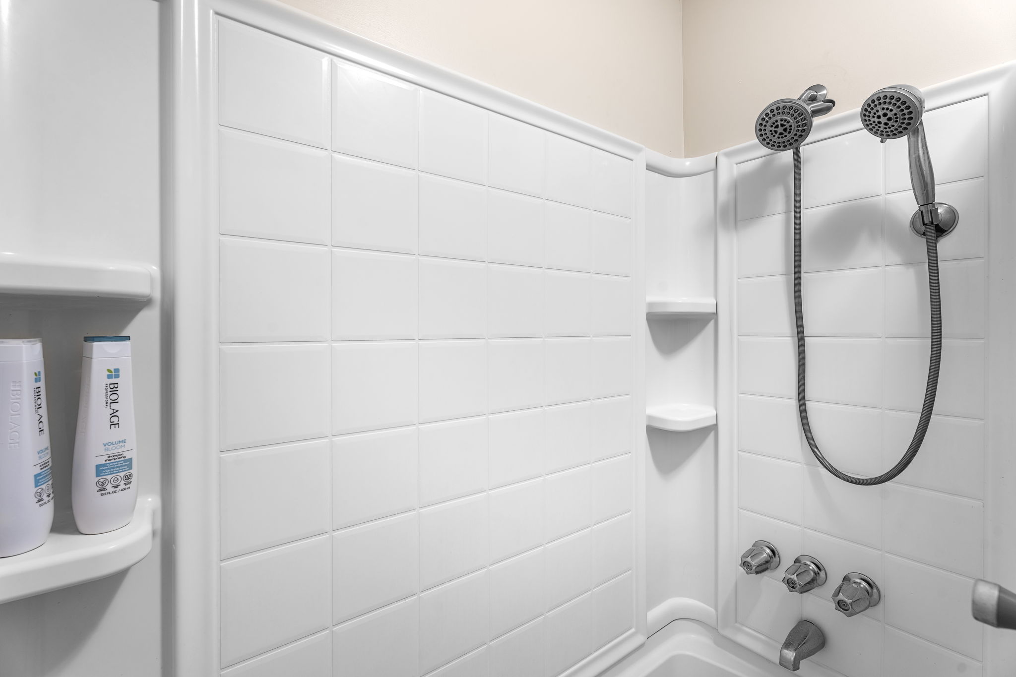 78-6960-a Walua Road Kailua-Kona, HI 96740 - Photo 26 of 29 a bathroom with a shower