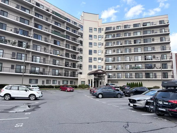$2,300 | 133 Commander Shea Boulevard, Unit 605, Quincy, MA 02171