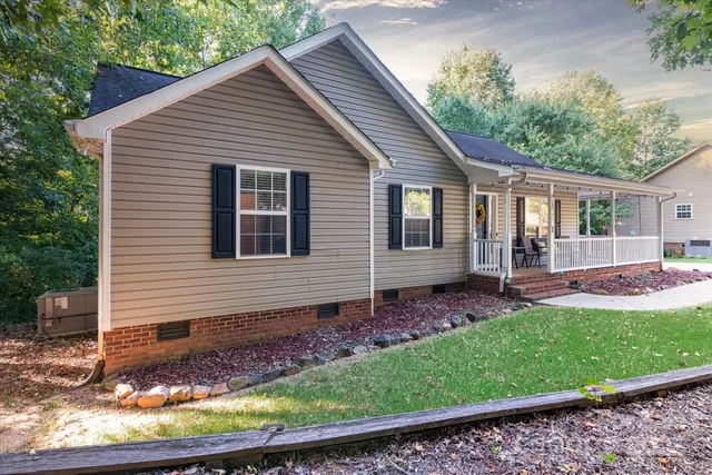 a view of front of house with a yard