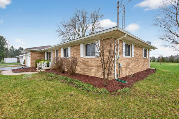 $274,900 | 3526 Van Horn Road, Jackson, MI 49201