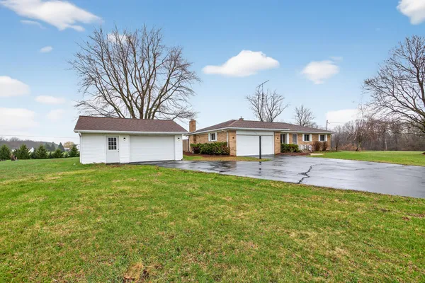 $274,900 | 3526 Van Horn Road, Jackson, MI 49201