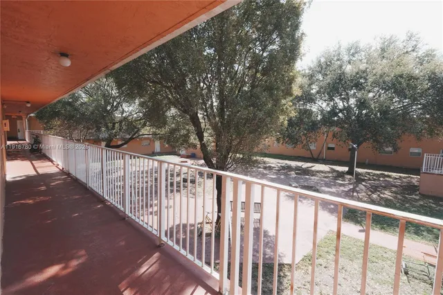 $1,700 | 1245 West 24th Street, Unit 210, Hialeah, FL 33010