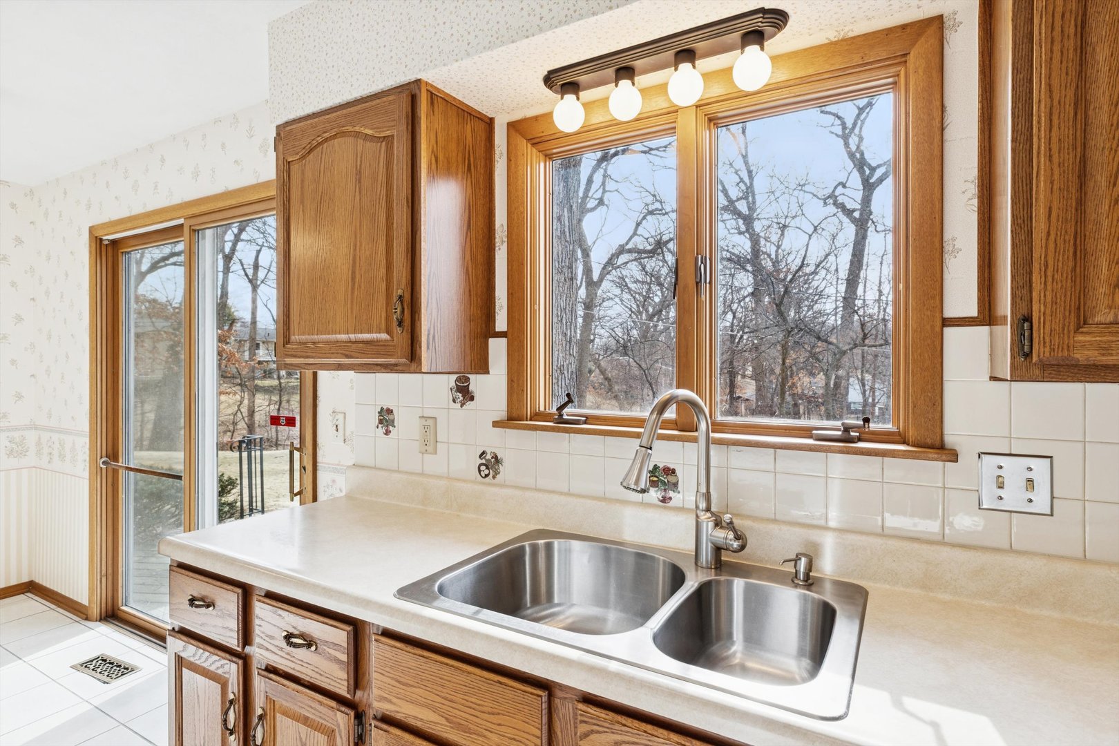 4610 34th Avenue Moline, IL 61265 - Photo 13 of 41