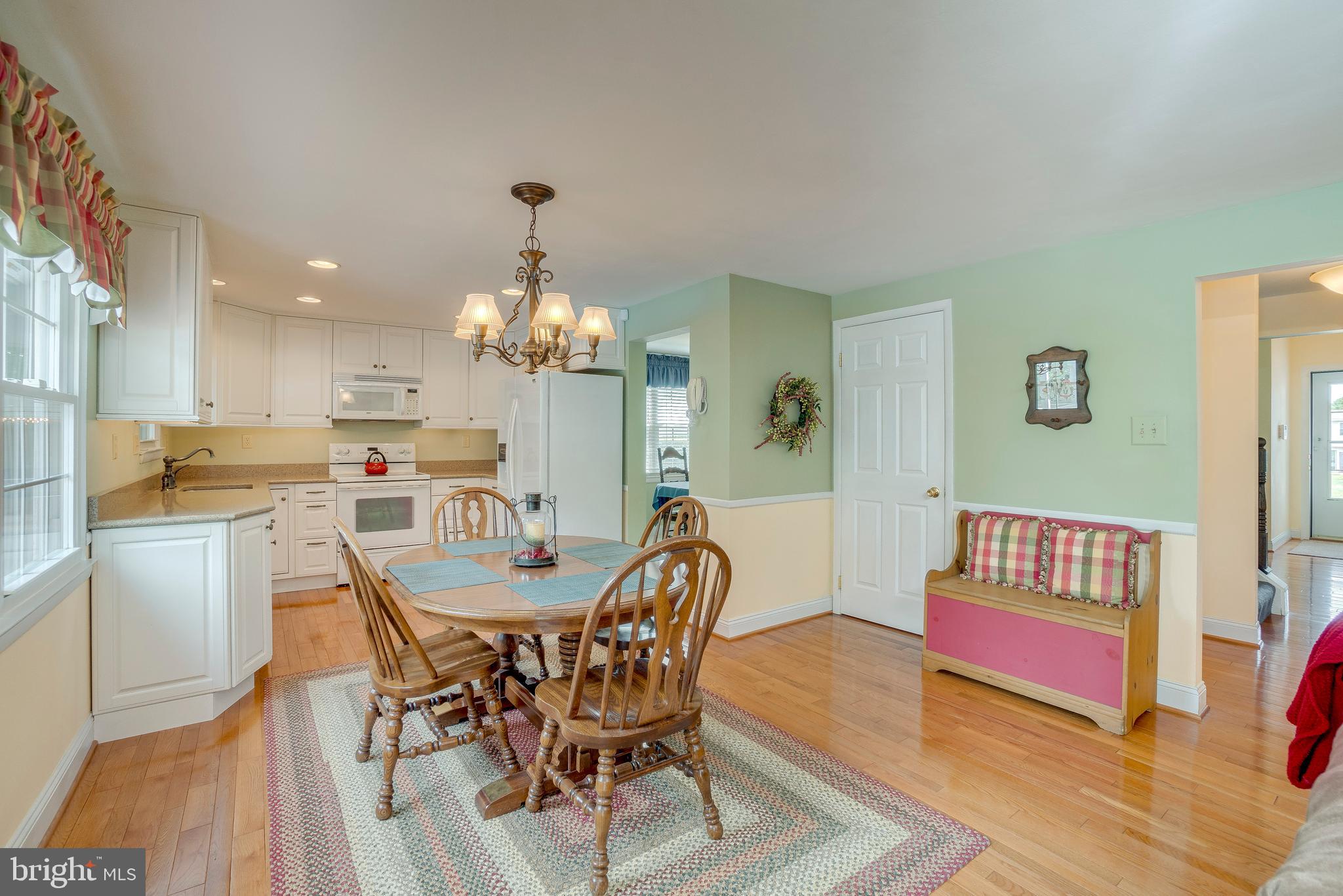 4818 Galley Road Baltimore, MD 21236 - Photo 34 of 66 Chair Rail