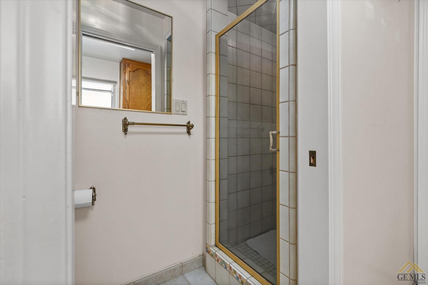 Undisclosed Address Bakersfield, CA 93312 - Photo 34 of 46 a bathroom with a mirror