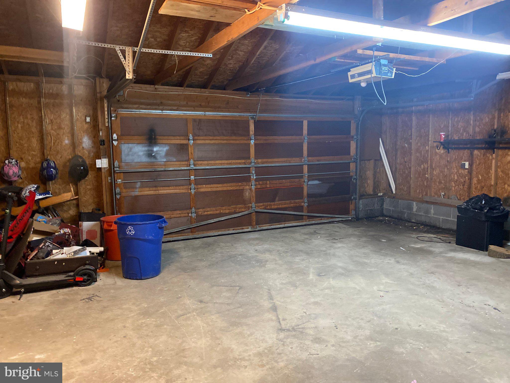 106 Parkview Road Stratford, NJ 08084 - Photo 22 of 27 Spacious garage with ample potential.