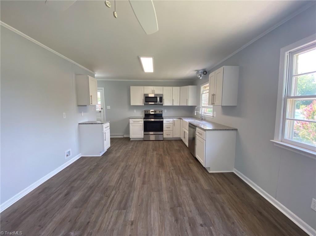 411 Oakview Road High Point, NC 27265 - Photo 11 of 49