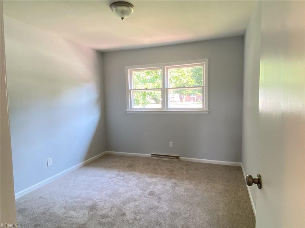 411 Oakview Road High Point, NC 27265 - Photo 15 of 49