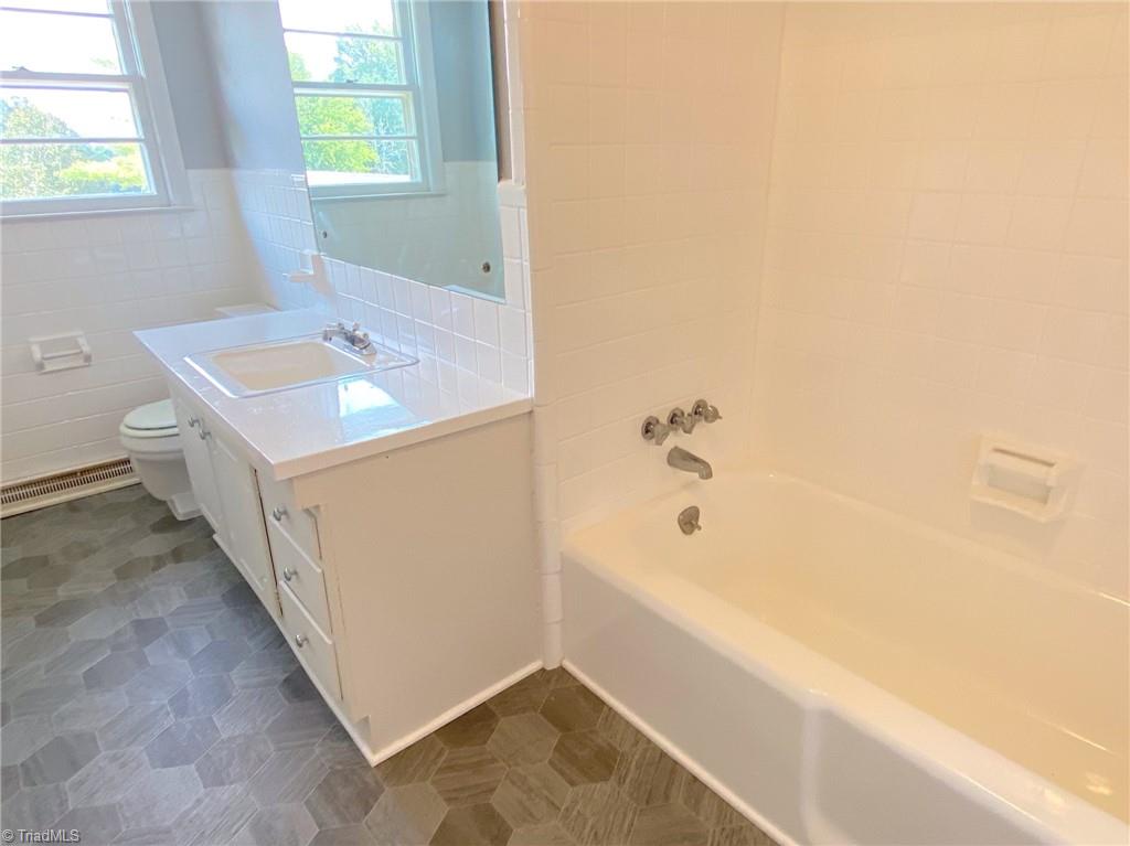 411 Oakview Road High Point, NC 27265 - Photo 18 of 49