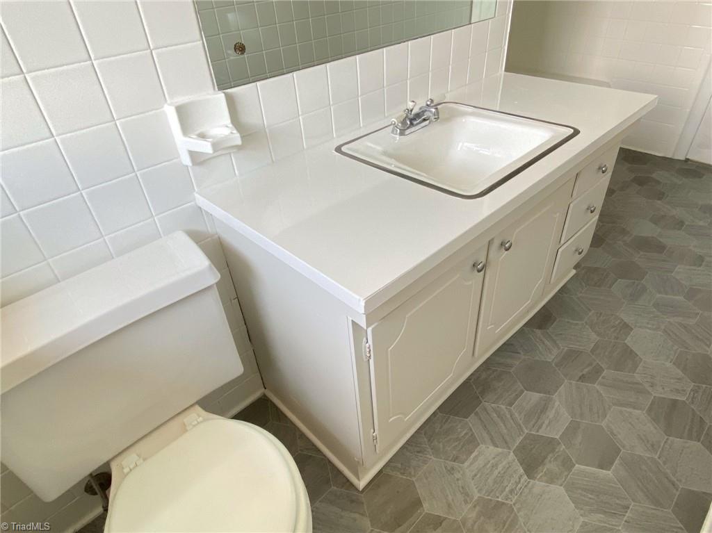 411 Oakview Road High Point, NC 27265 - Photo 20 of 49