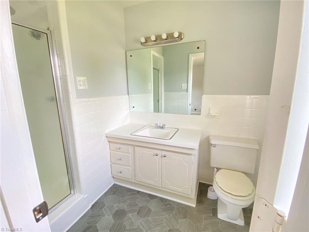 411 Oakview Road High Point, NC 27265 - Photo 24 of 49