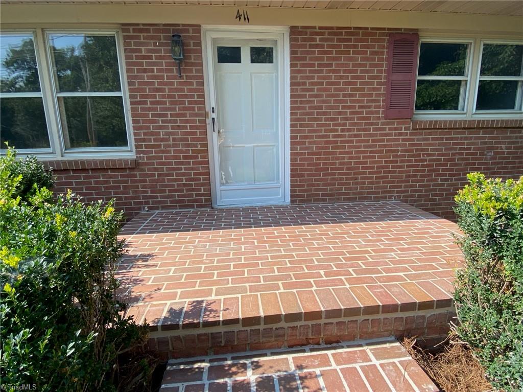411 Oakview Road High Point, NC 27265 - Photo 4 of 49